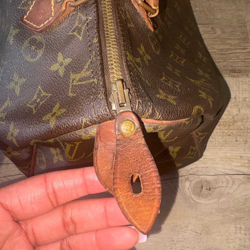 LV monogram (PLEASE READ DESCRIPTION THOROUGHLY) - Picture 3 of 11